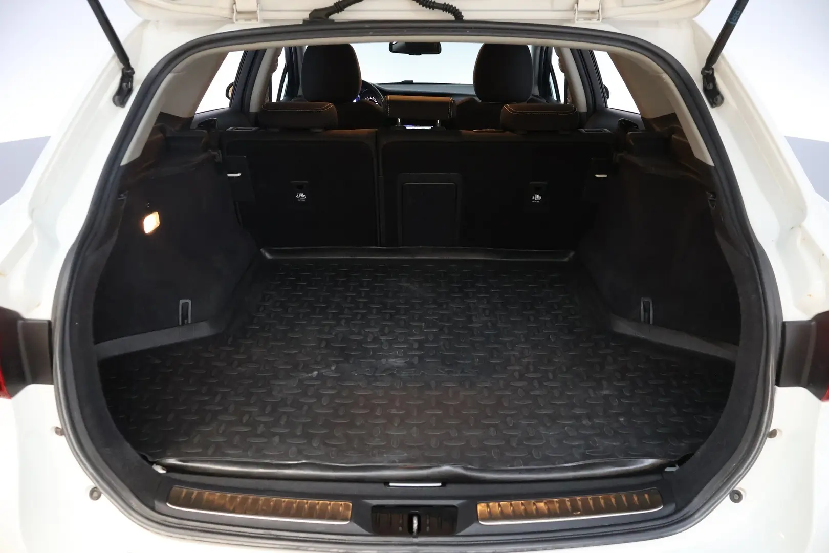 Car Image - 6JG95n0XgqglGHBLYO7cDT