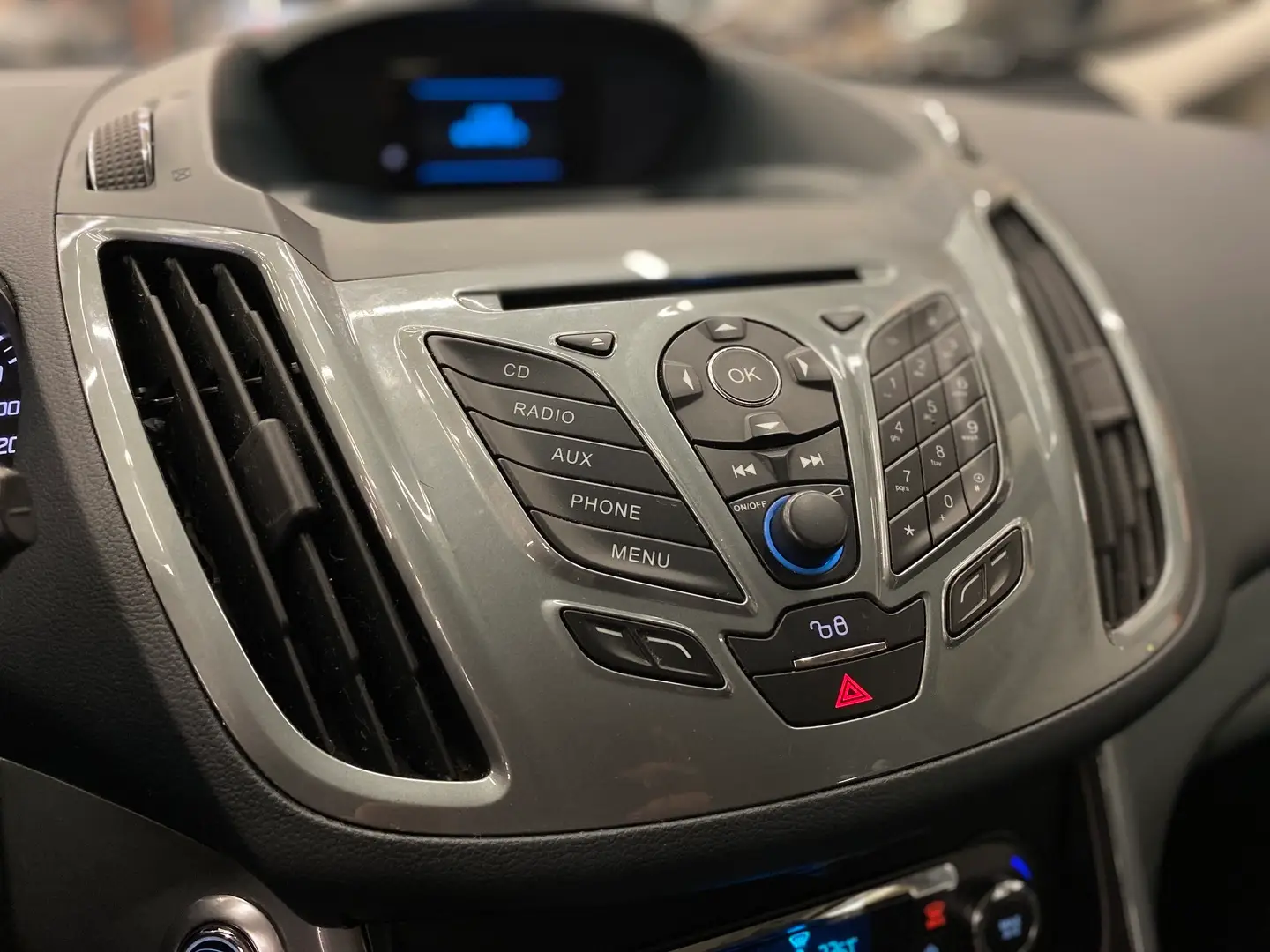 Car Image - 1YPF87xxJ1uHQbJpgtWgm2