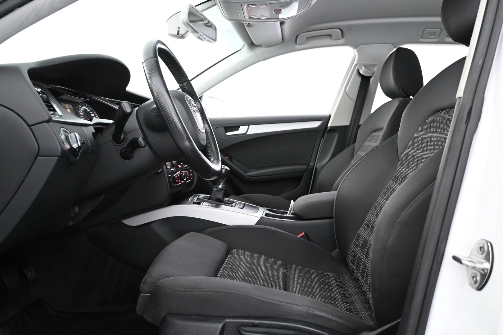 Car Image - 4u8eB38FqngN9qEi5p38Fd