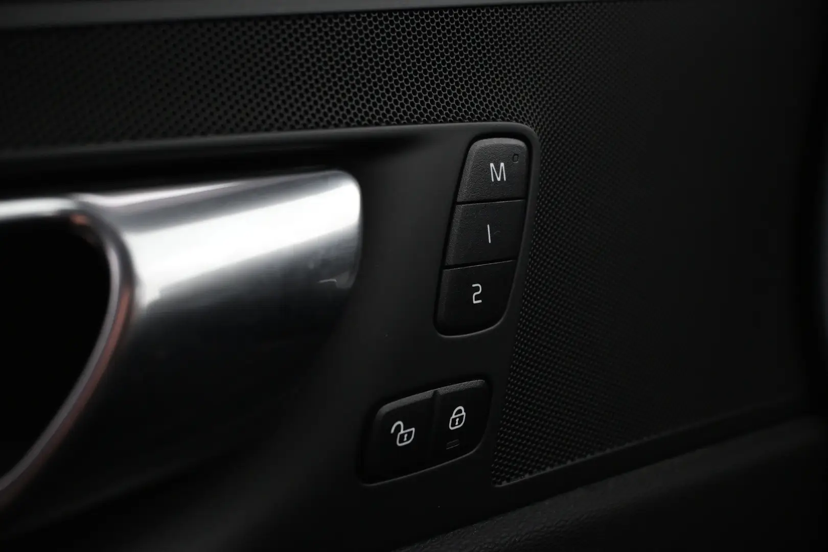 Car Image - 3F3bcpxmFnjolCL2mA46uL