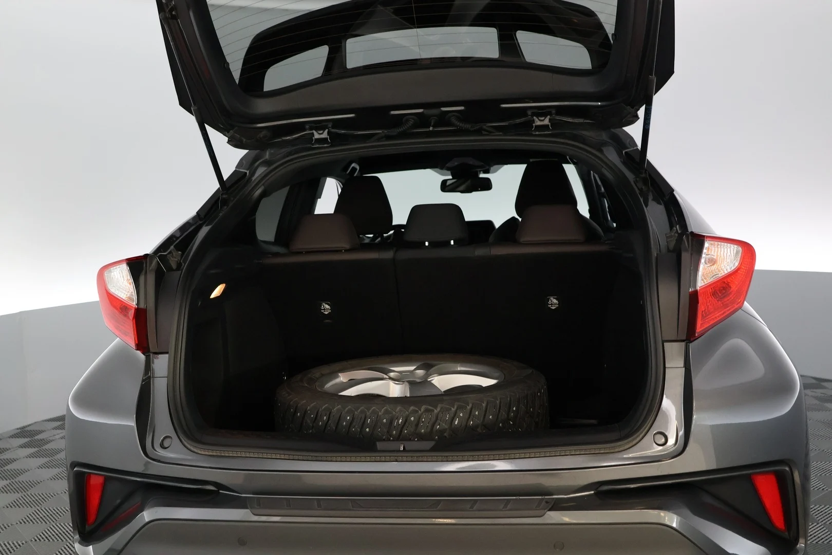 Car Image - w2AOy3omvNJ0c2dxHqdAF