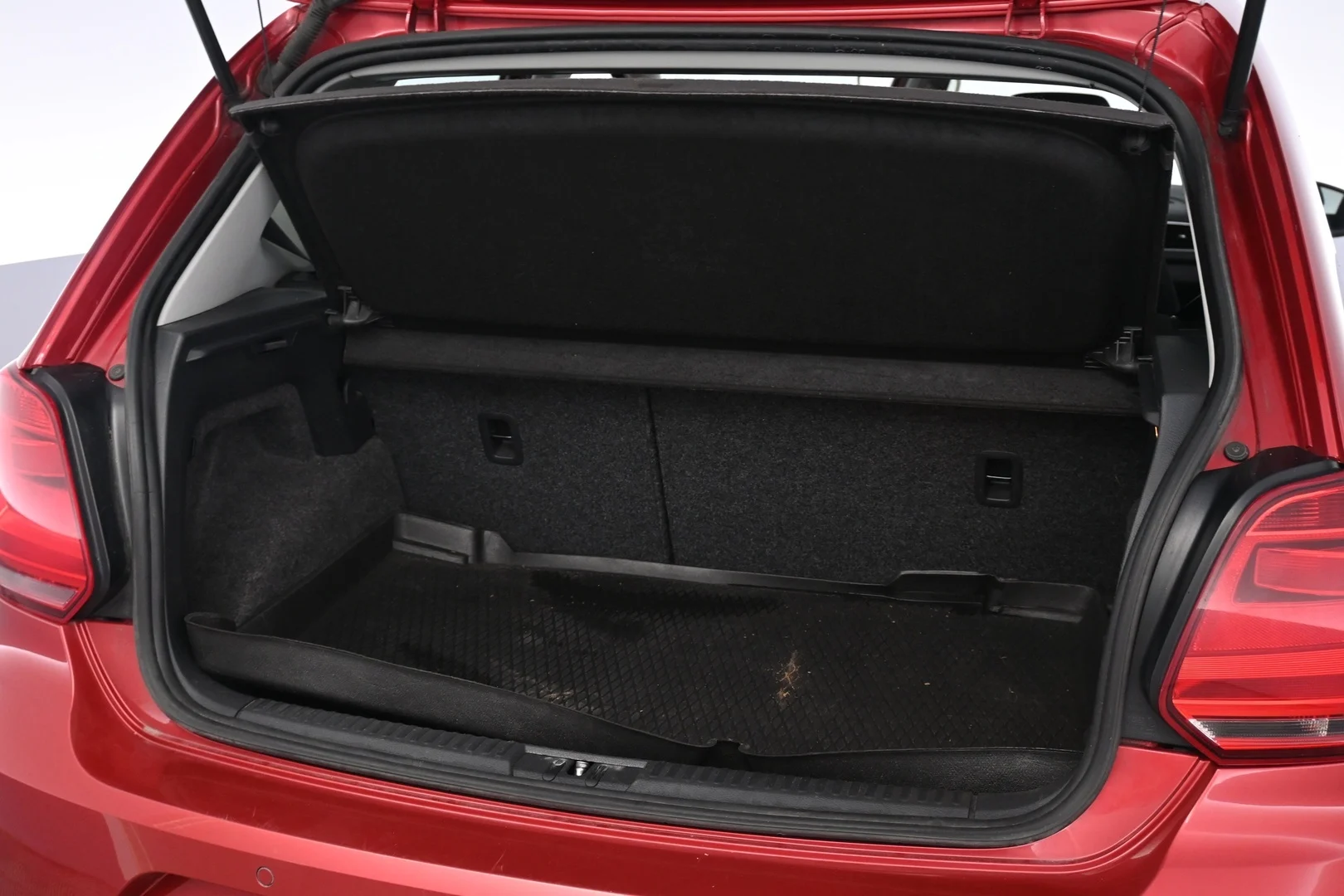 Car Image - 4YWQYkJFVeVsLOaJwW20iL
