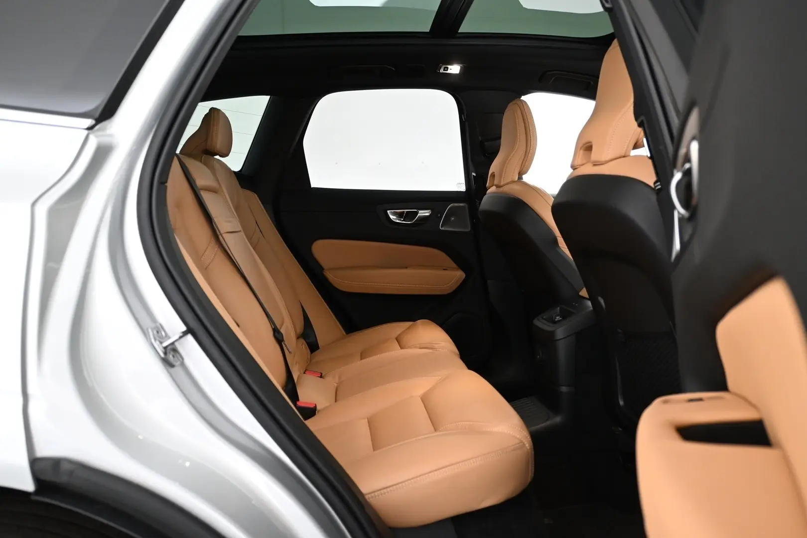 Car Image - 5M6PURsutSWbg7KwL09jTa
