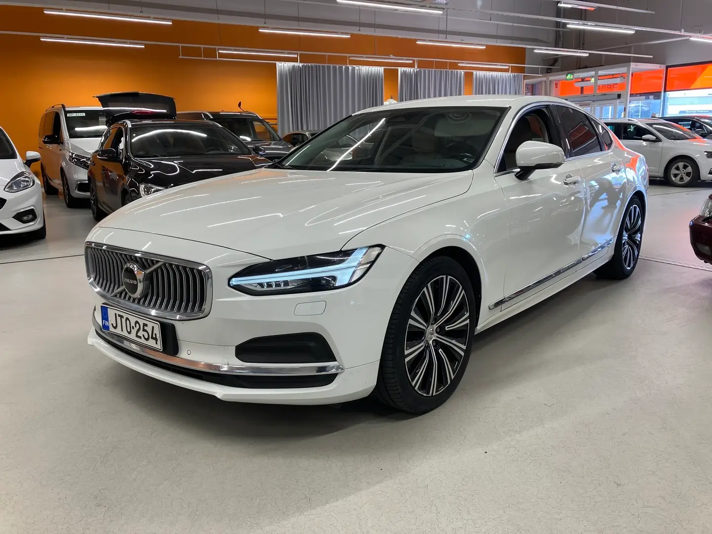 Car Image - rsrT9txfg9CElAnVdHzcE