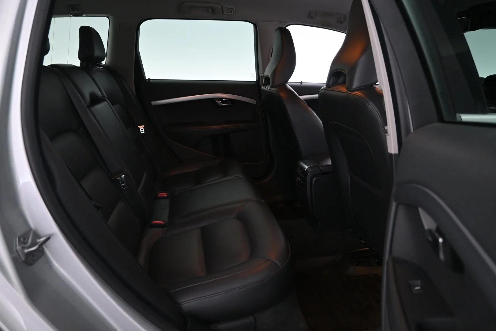 Car Image - LXFimpg26jtVZYLR9XgpQ