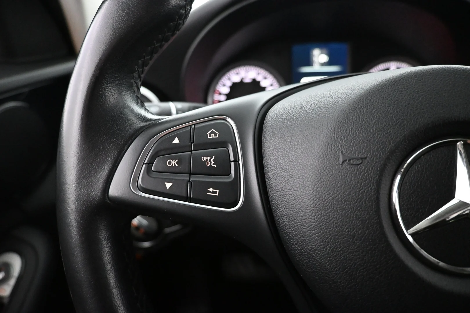 Car Image - 7lRZ0ycyLu7yAIVYkj0iPu