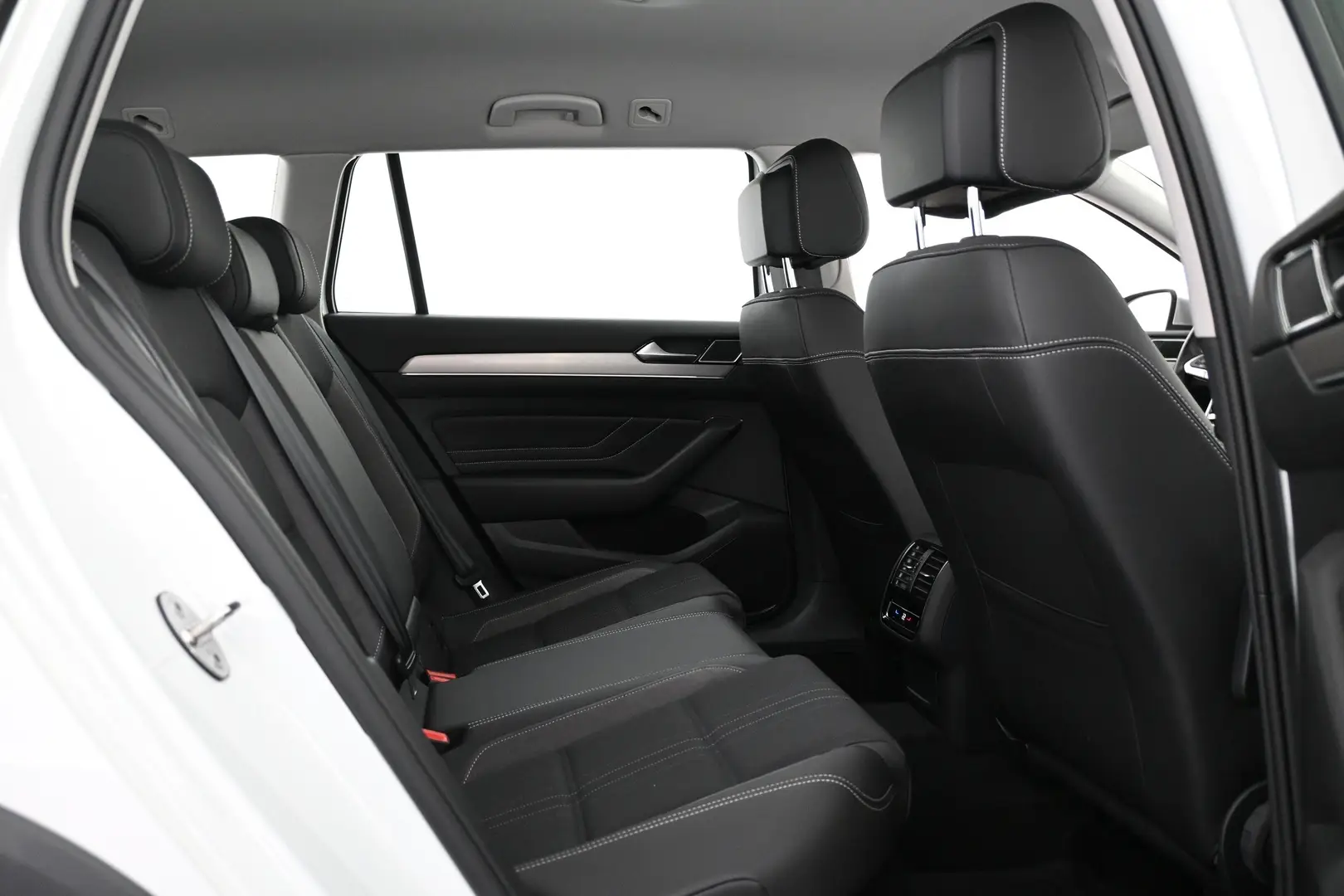 Car Image - 35JCcnNFTaauxOrcS3ifqd