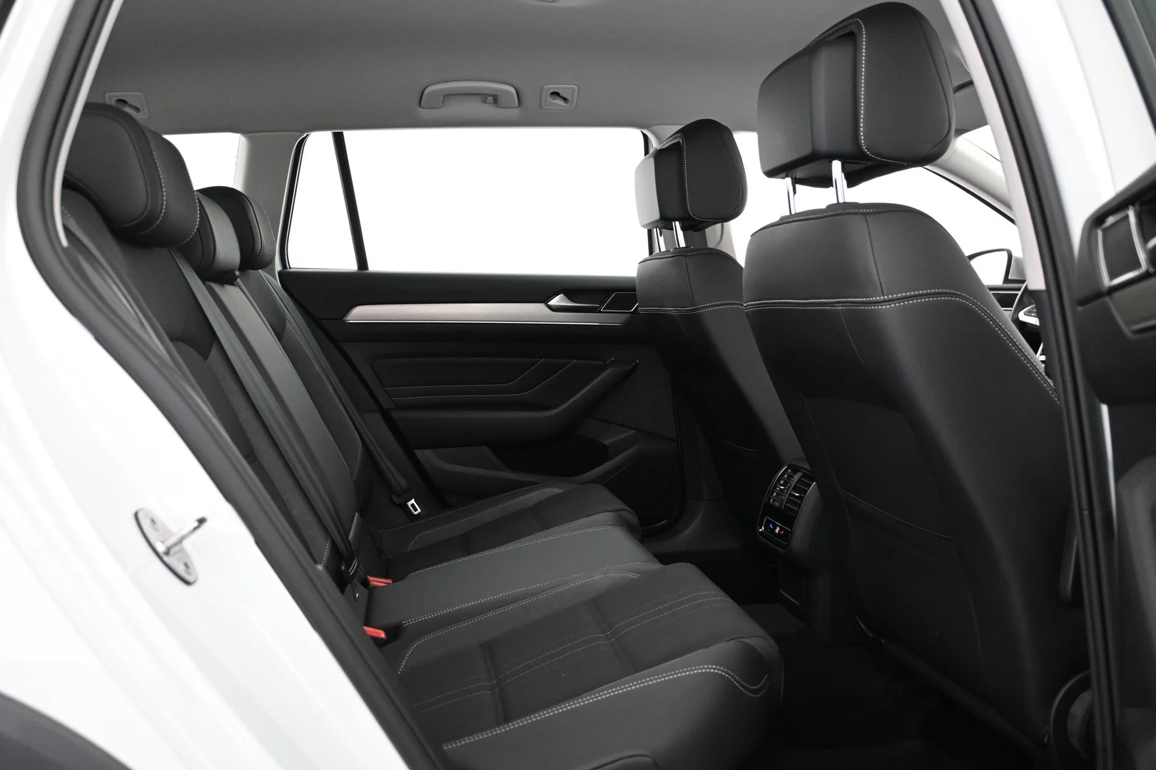 Car Image - 35JCcnNFTaauxOrcS3ifqd