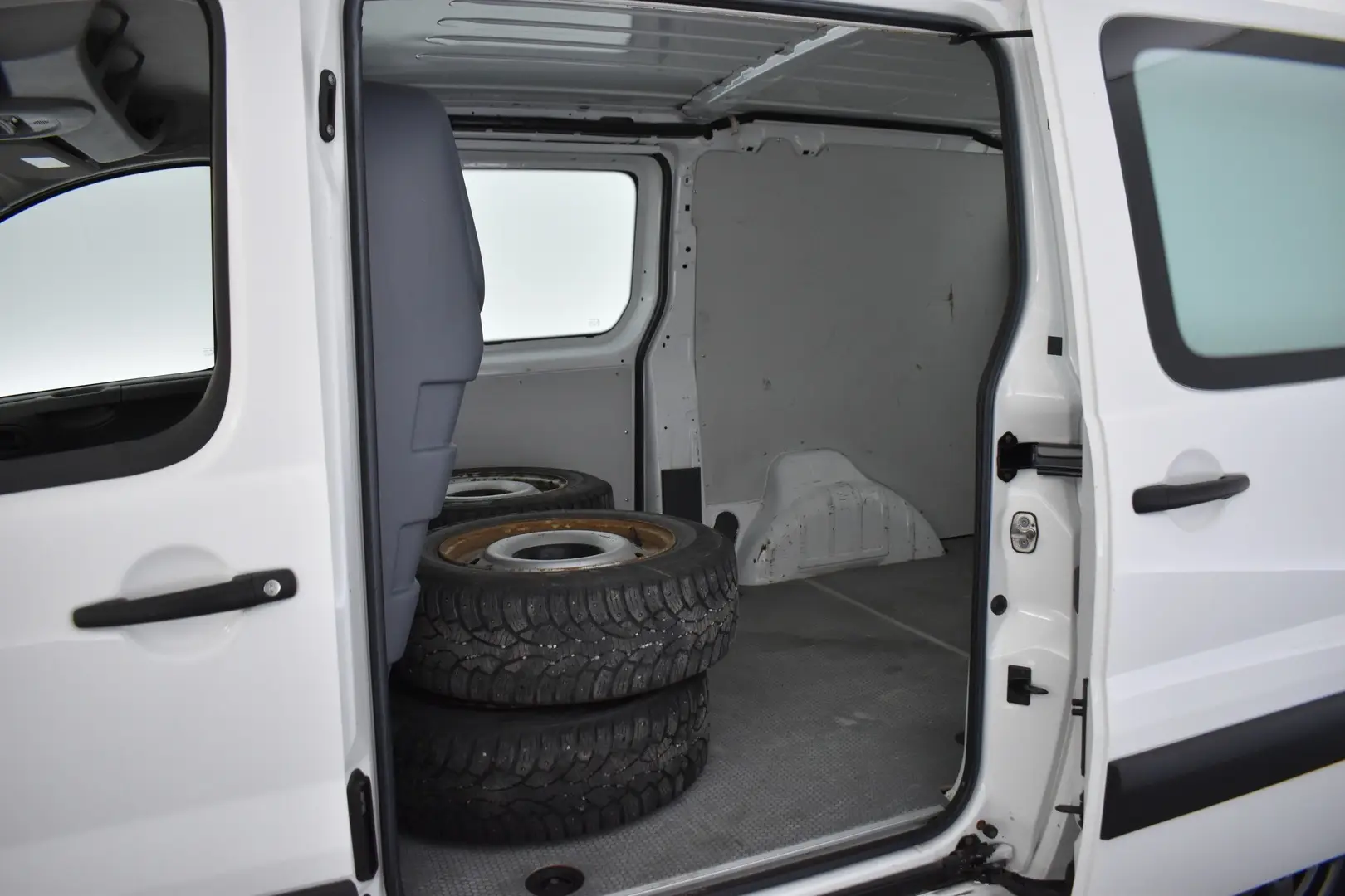 Car Image - 7rDyGHeHnF14gsjwnVud9p
