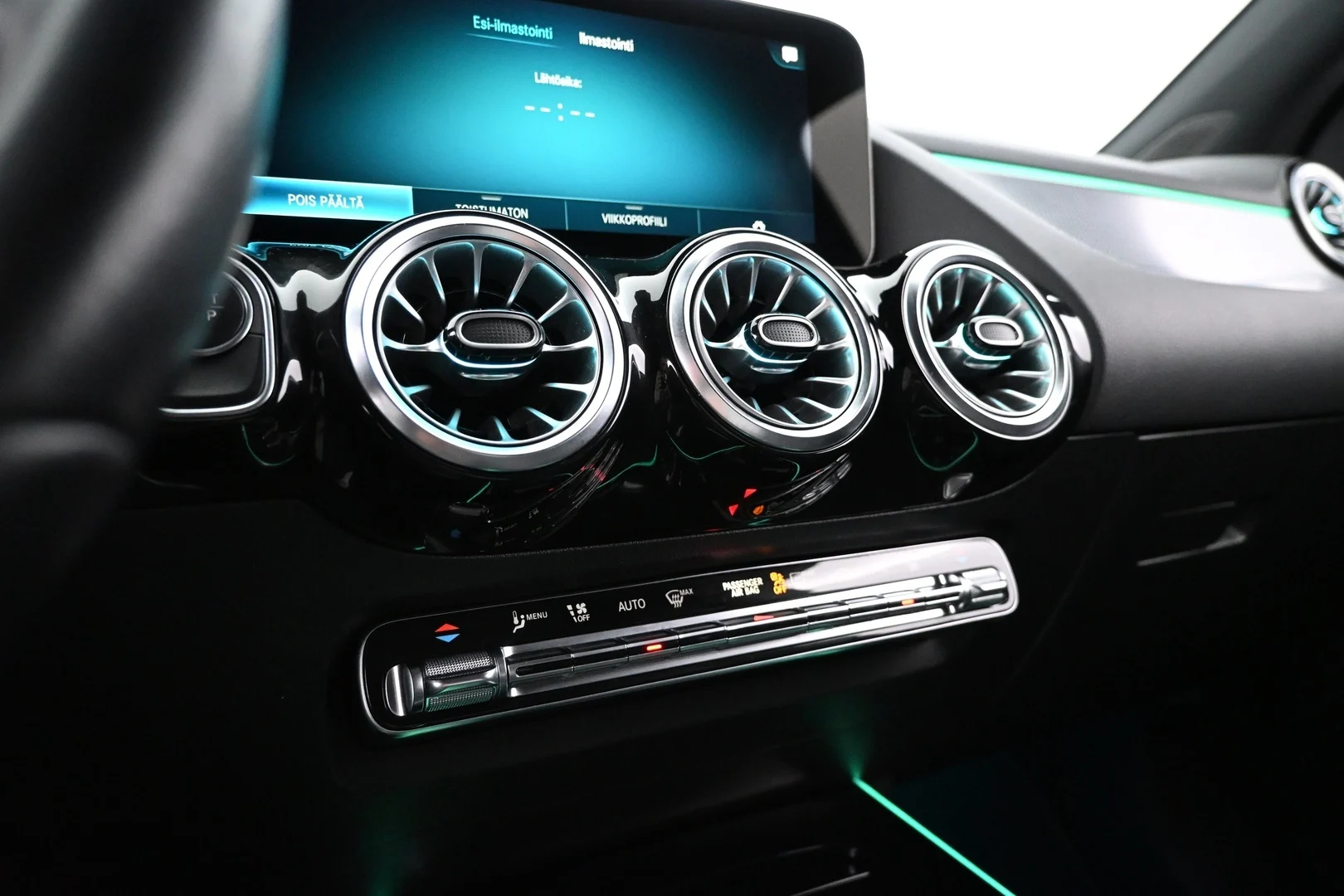 Car Image - 2T7IF9oAU3XIHAlm3c95wI