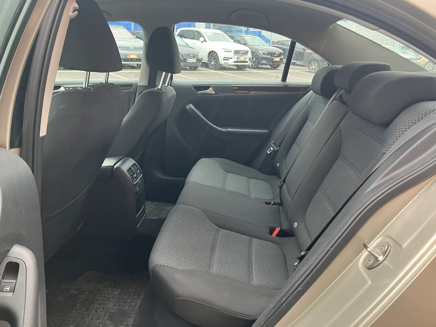 Car Image - 2od3WPM5BuW9l69aIXvPPF
