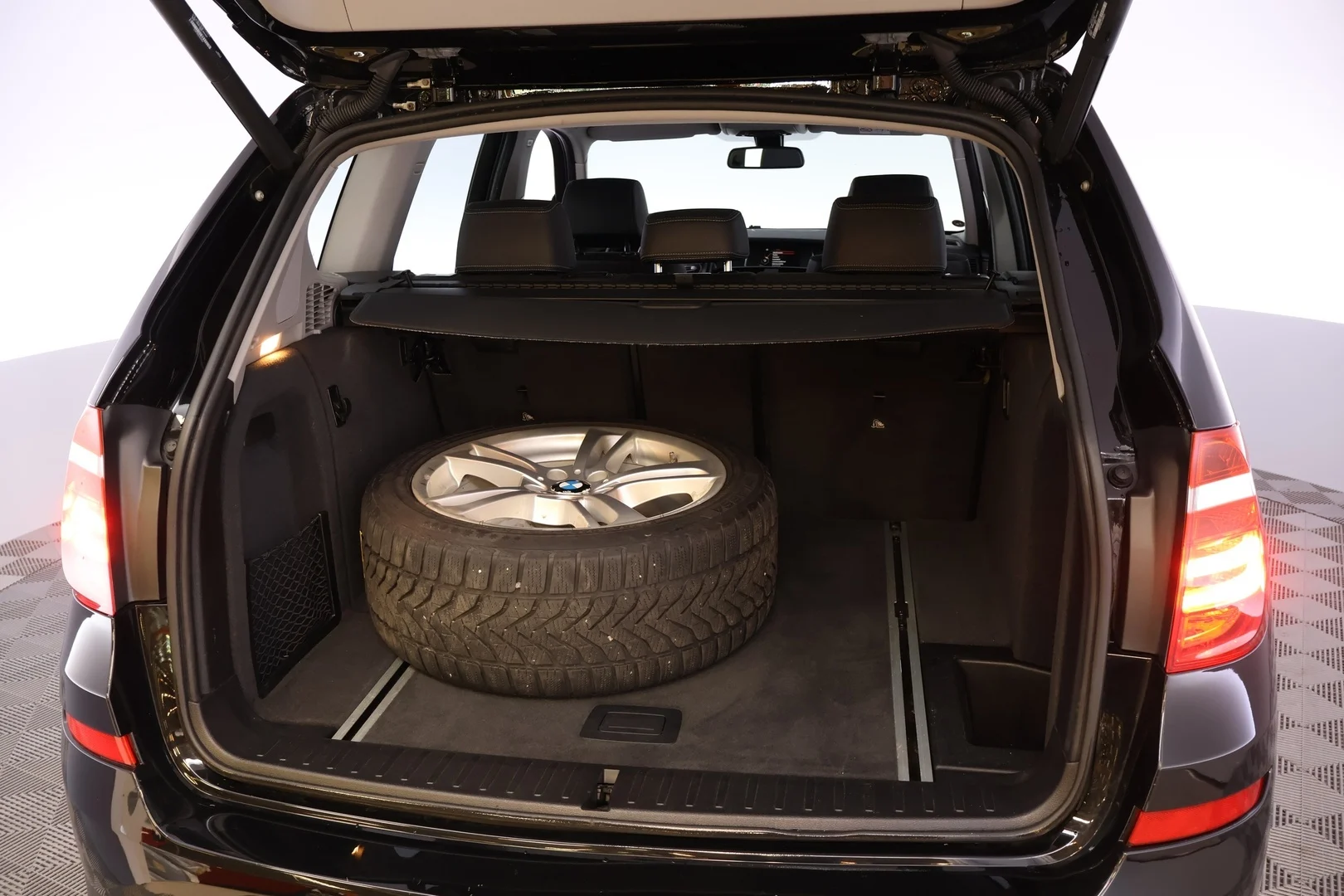 Car Image - S13Ciiw2UmQTmPVDdWbi7