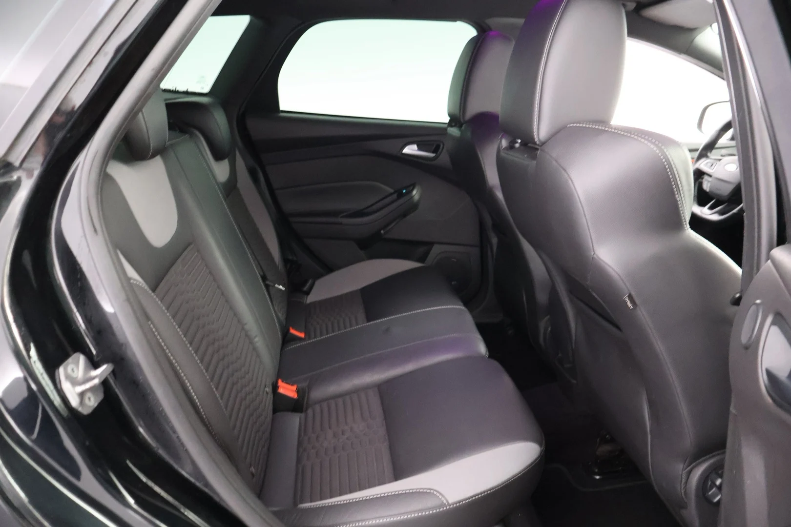 Car Image - 7ze8eVIVTJbPgFachU5IP6