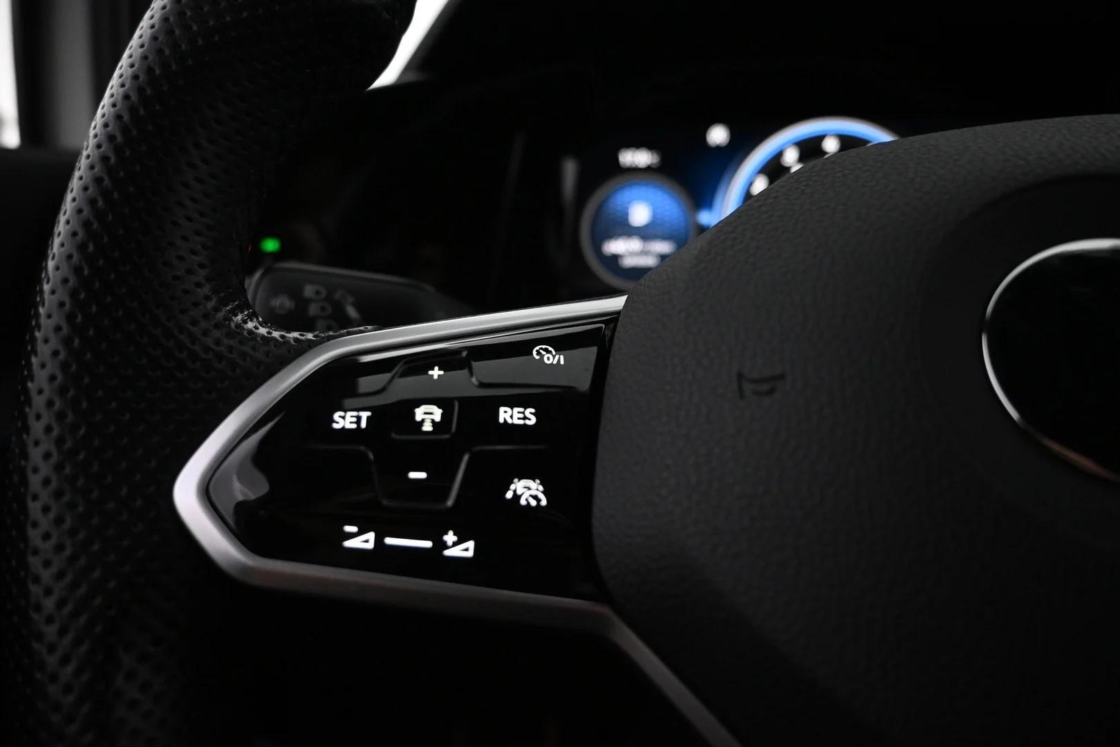 Car Image - 3JG4ejsYT6Ipcjbbj7oGxc