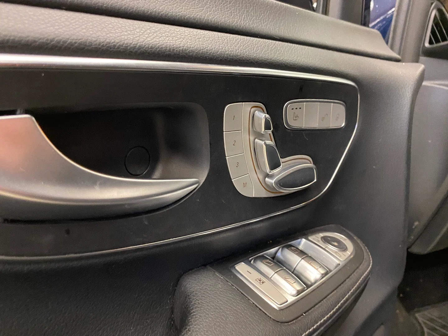 Car Image - 7dbOvq9v4OGVwDZ3Lk0wxo