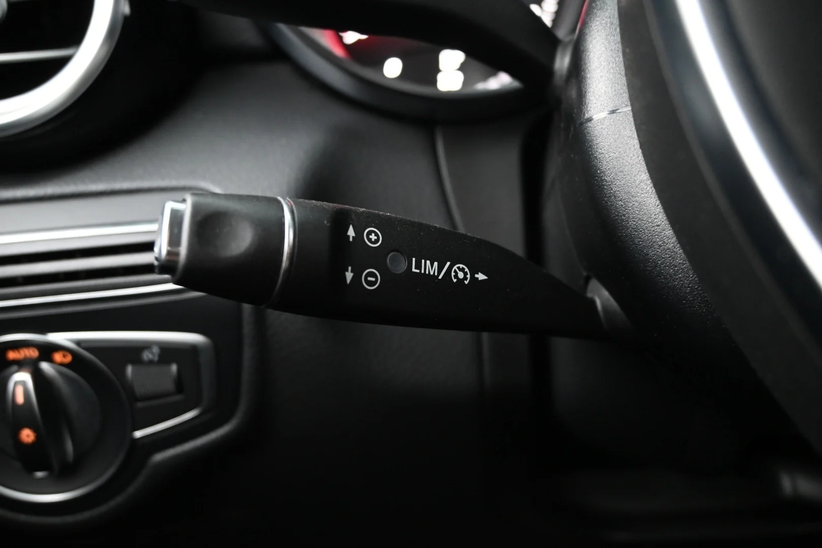Car Image - 1olMVoCqNQHXVIaGLX0Mjd