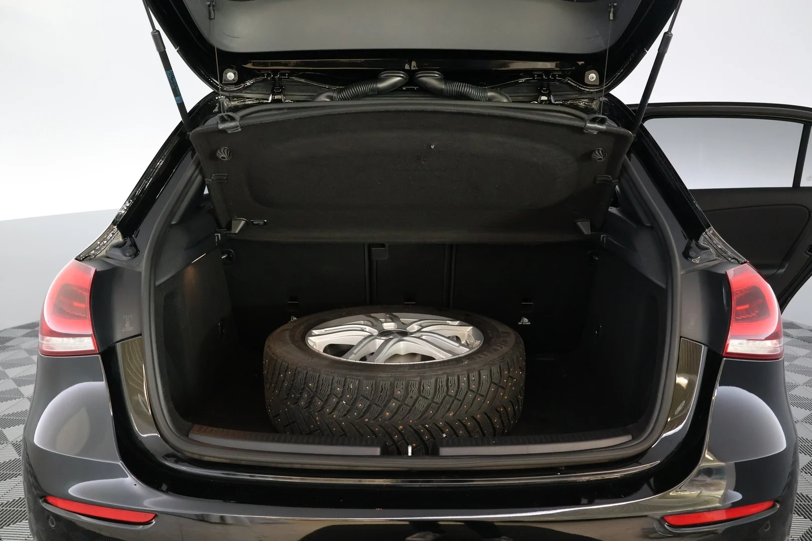 Car Image - 1xqqTilM2s5MIOs3Z6WB9E
