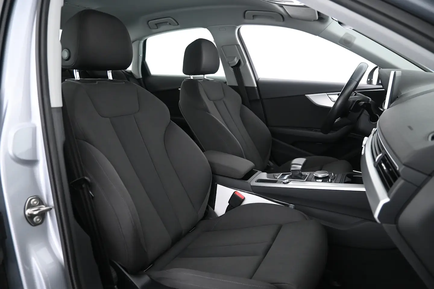 Car Image - 24Z88Nl0uSJ6lSKAwMkbYf