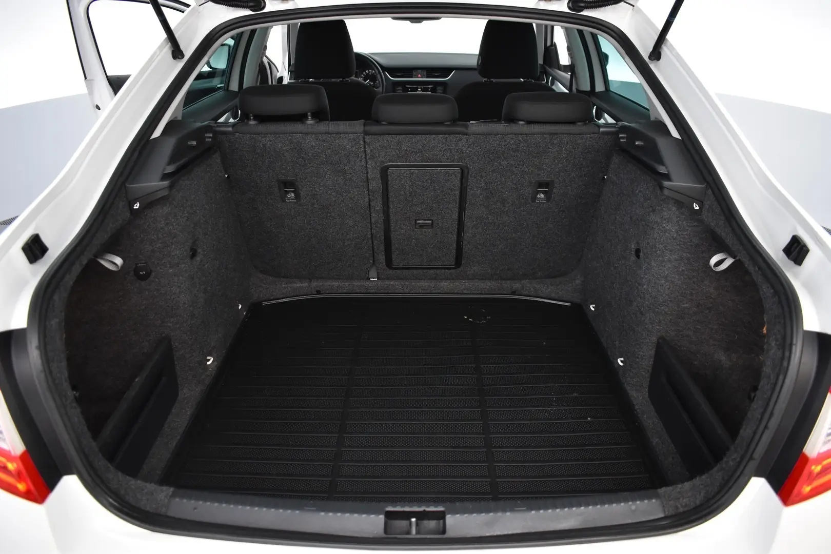 Car Image - 41kXL2qFTcYrToGRmebDNe