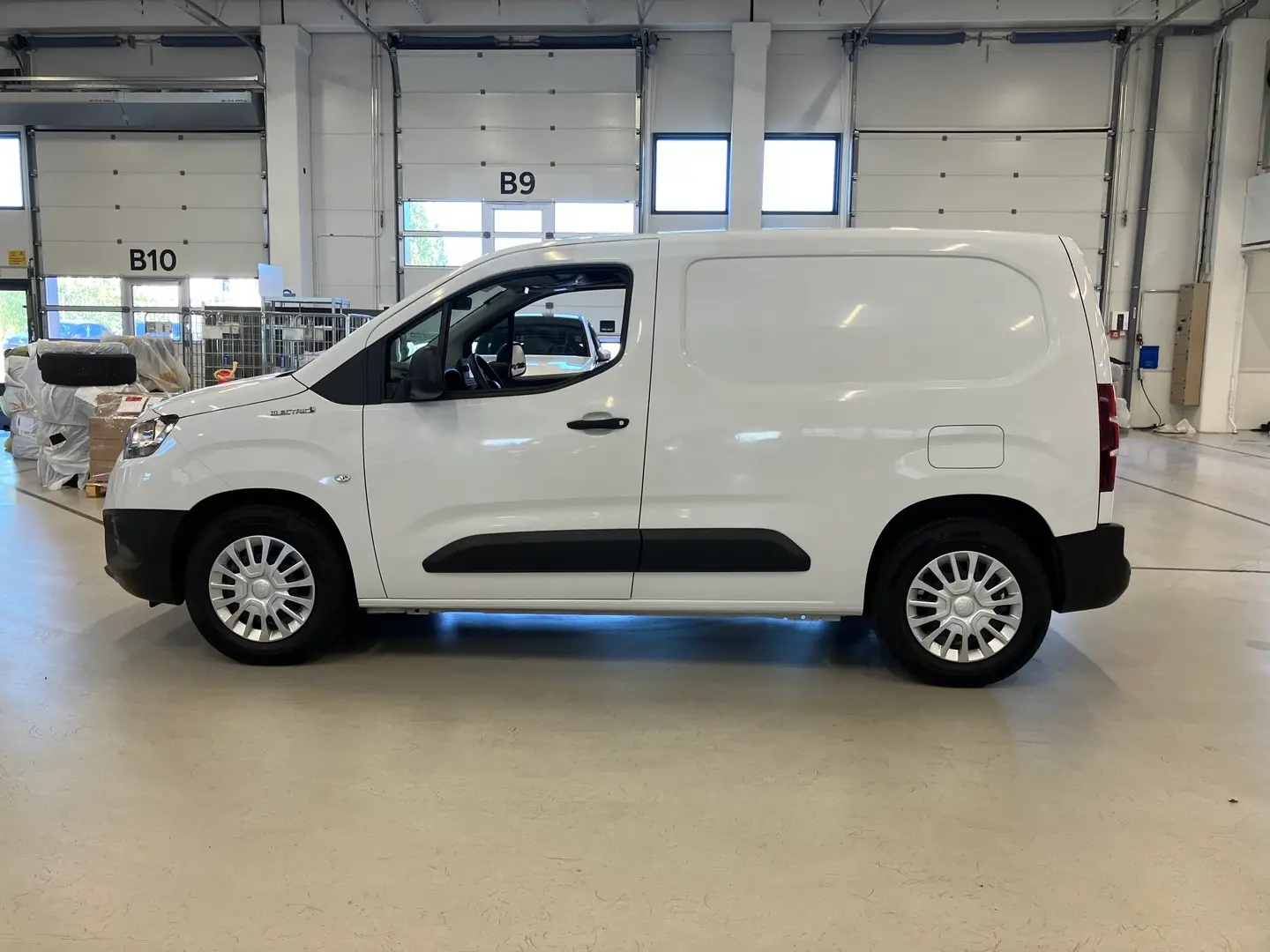 Car Image - 1hPNp13ZmPf5oM2G6Thmbs