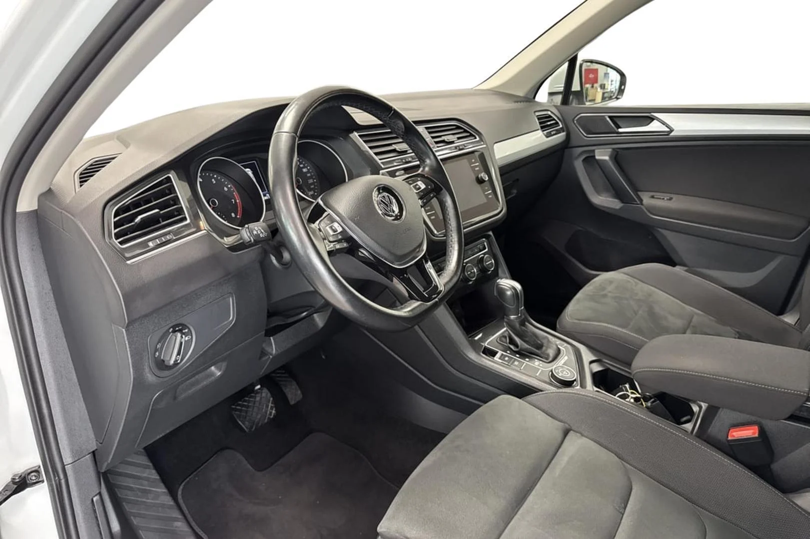 Car Image - 1DKixsXZqbGrLz0NB9OMaP
