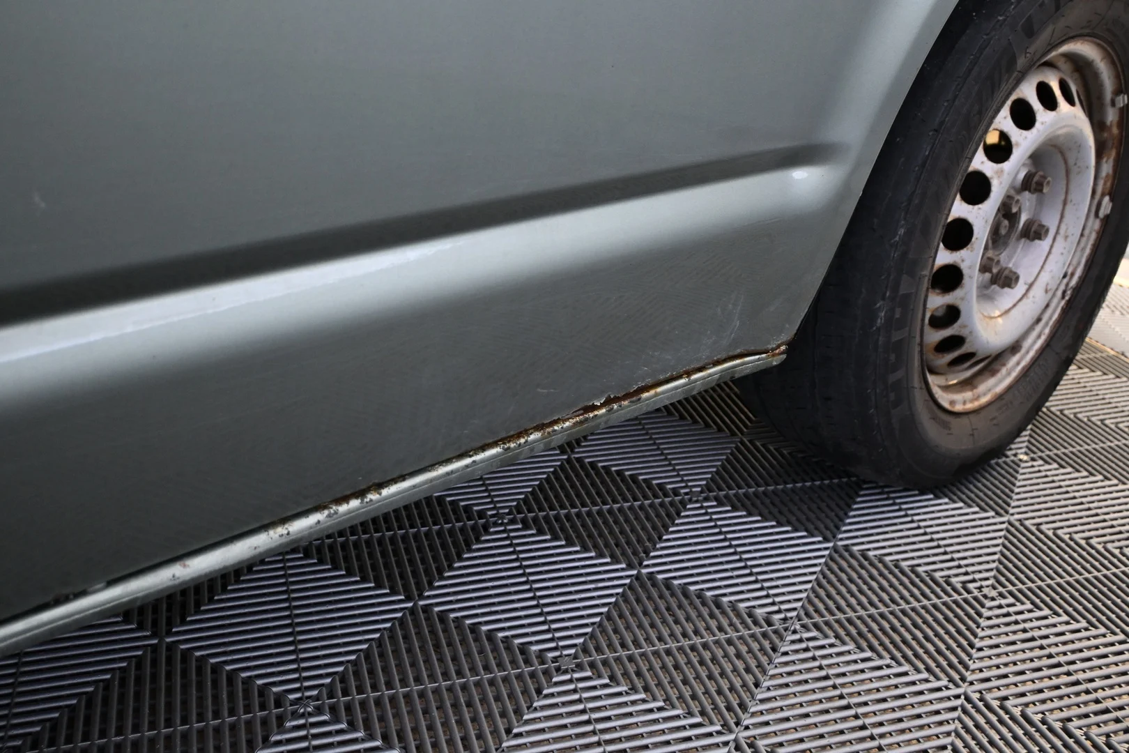 Car Image - SmgBvOg8oTCLvKbQxSGJE