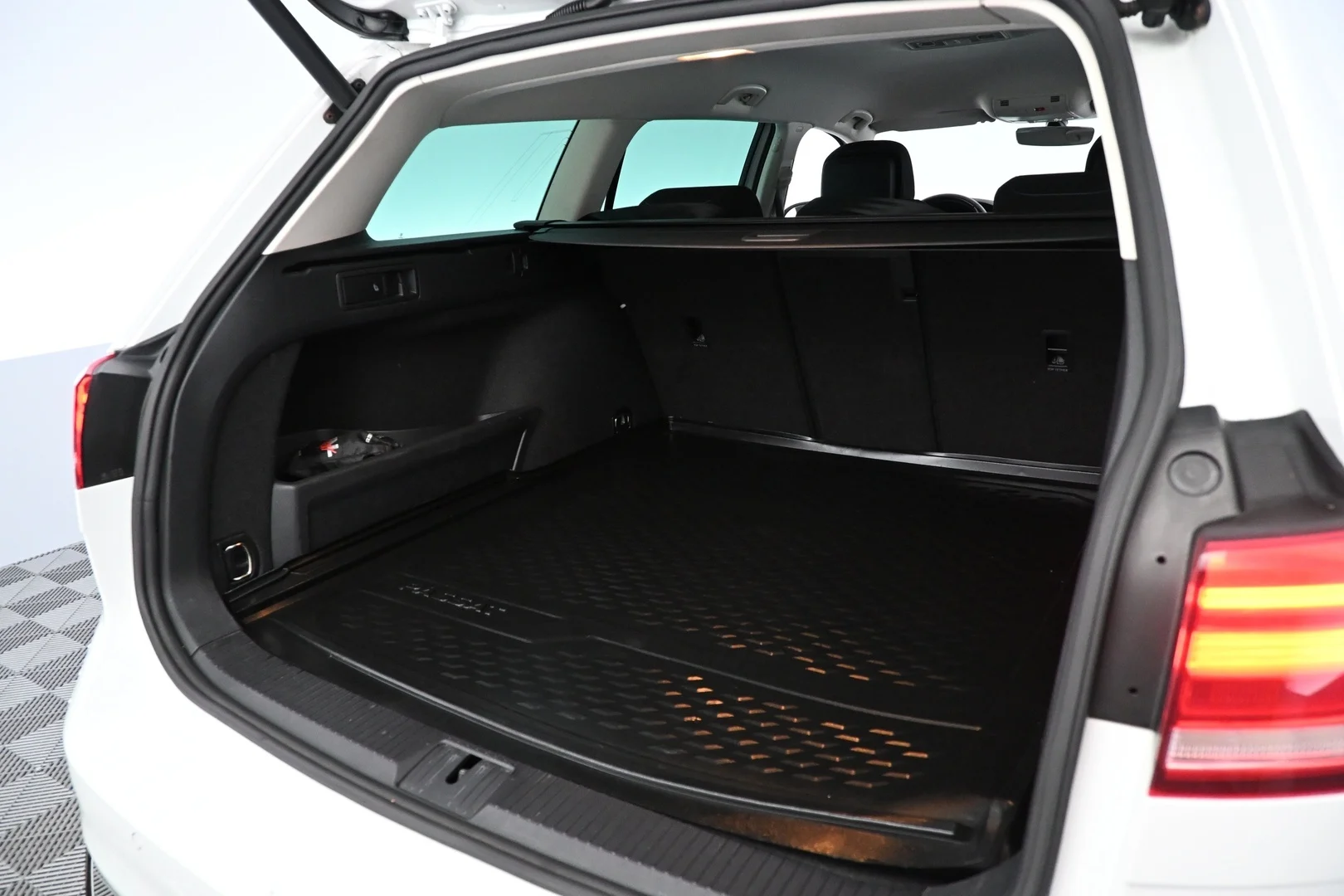 Car Image - 2j3RH7YQNbiyu4W6Z30362