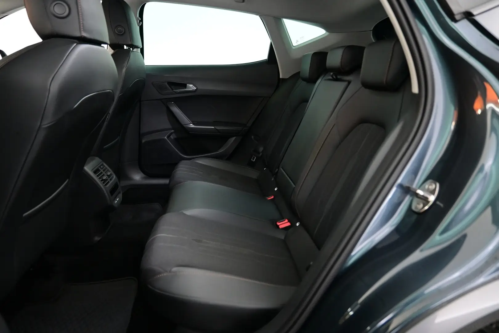 Car Image - 4IDpvpcBNr2rdOHiHA7Lby