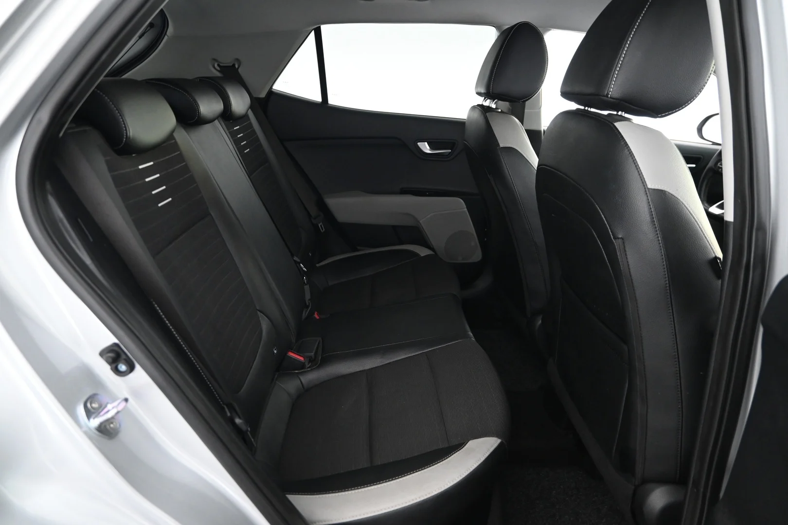 Car Image - 1RMi5BcCBt0i4i5Mp4G03u