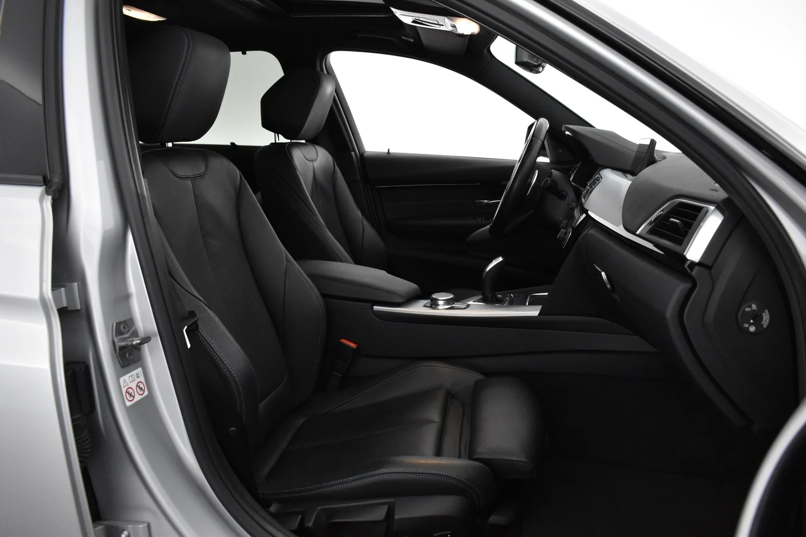 Car Image - 4SlzjSC9uTHKIb8wQaaOLK
