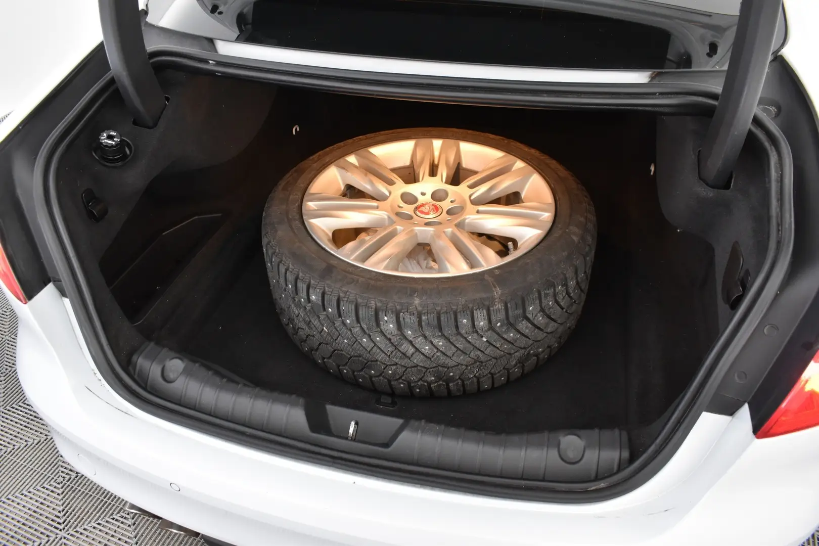 Car Image - 6A8rH248eLAH2W6Z7UYvFK