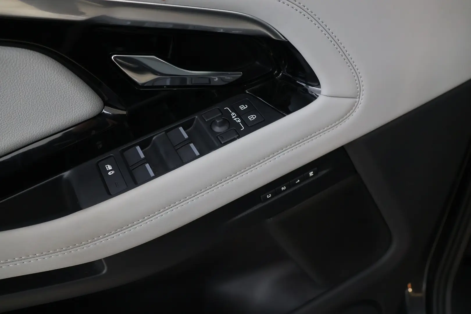 Car Image - 2m1FKHEF5TzxgP4t1GfRYi