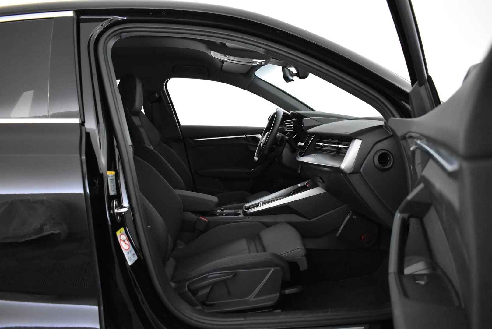 Car Image - 3GqdgNRSaIudOyf4ZguKLy