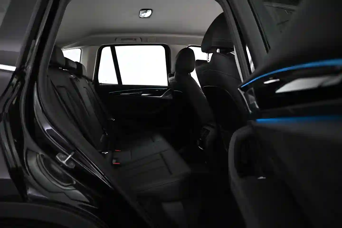 Car Image - 7wr95FDV3XKK4cwHYA16mP
