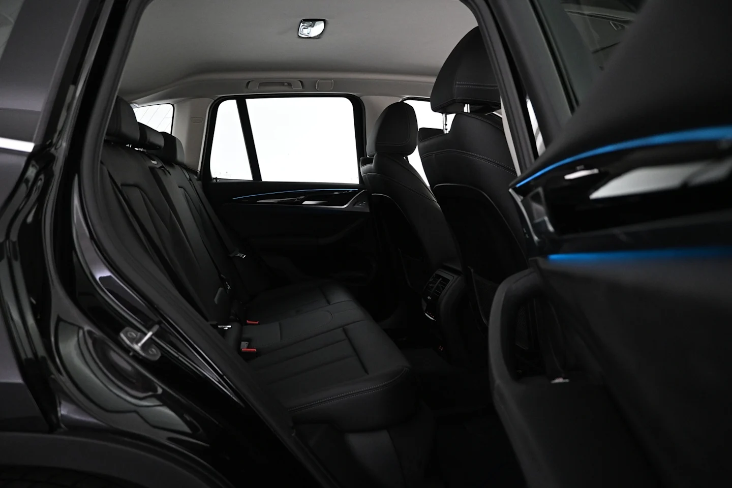 Car Image - 7wr95FDV3XKK4cwHYA16mP