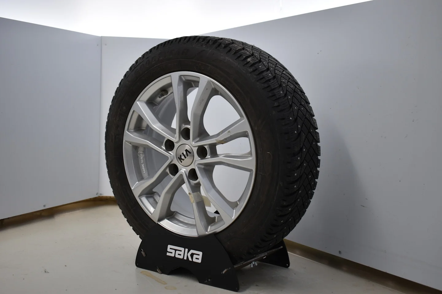Car Image - 2v2oRc6nPDCYRqmmhJUWo8