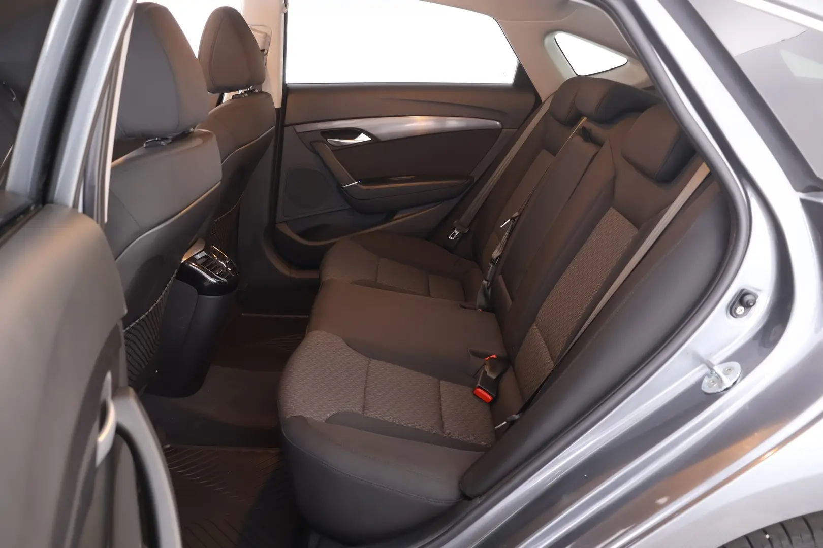 Car Image - 7dv3yMx4UUSjjtZIjoiZXR