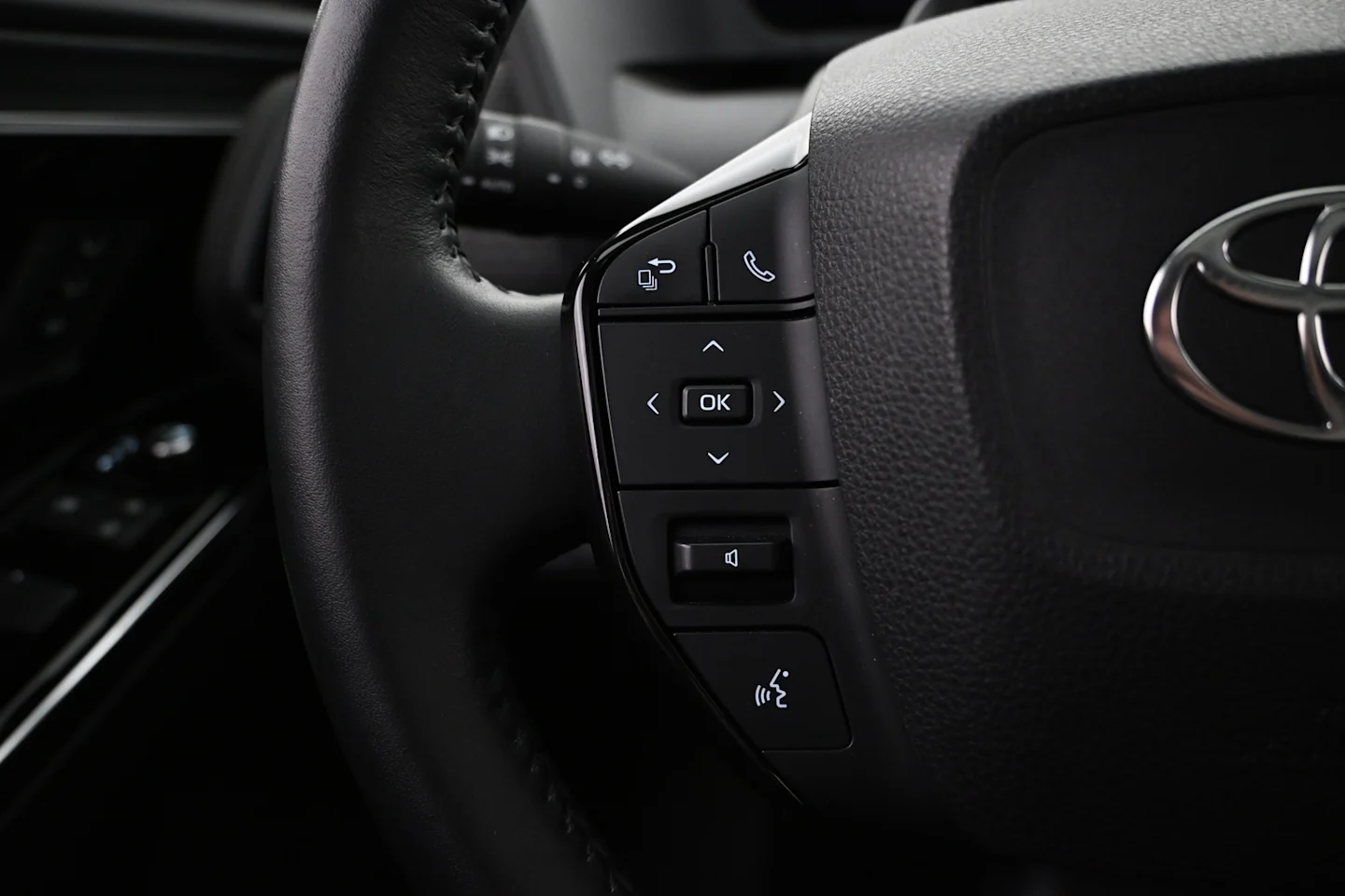Car Image - 6rB6haoYdTc9qHKboVgCT4