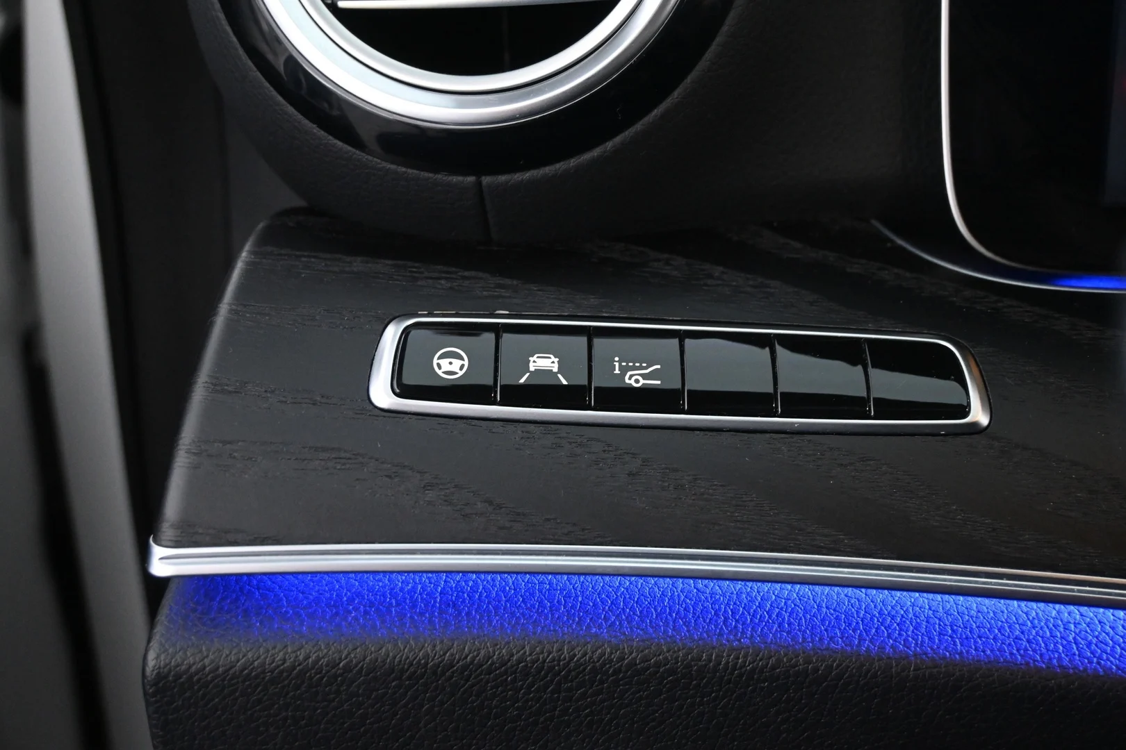 Car Image - 5l8xu6IlEKqyhX5QwkKjOj