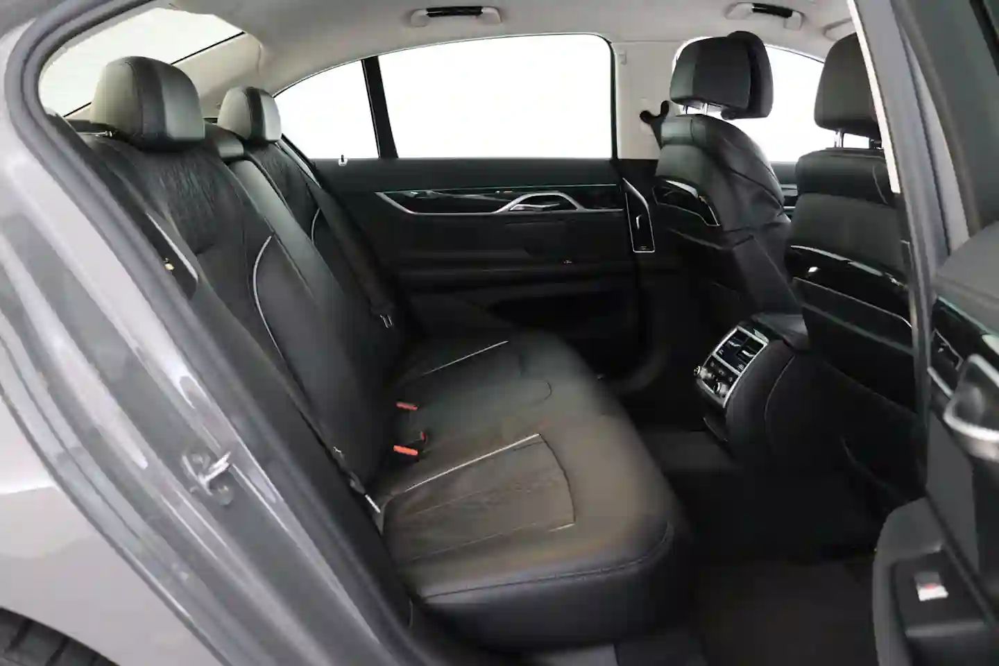 Car Image - 4n5DGxEY0OZAcxM1u6HMUb