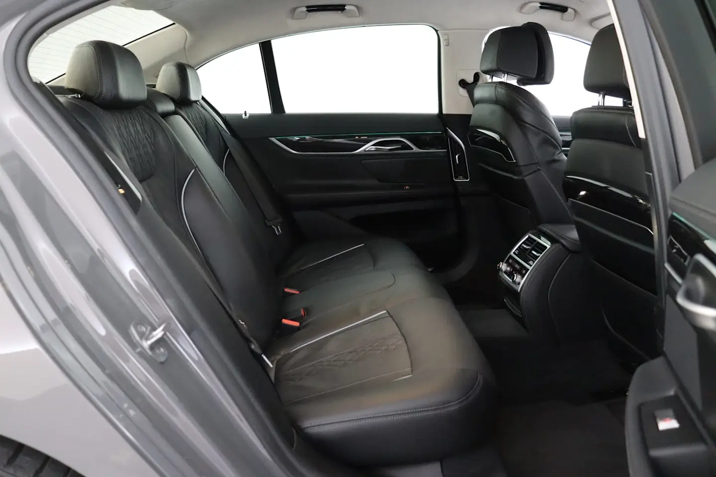 Car Image - 4n5DGxEY0OZAcxM1u6HMUb