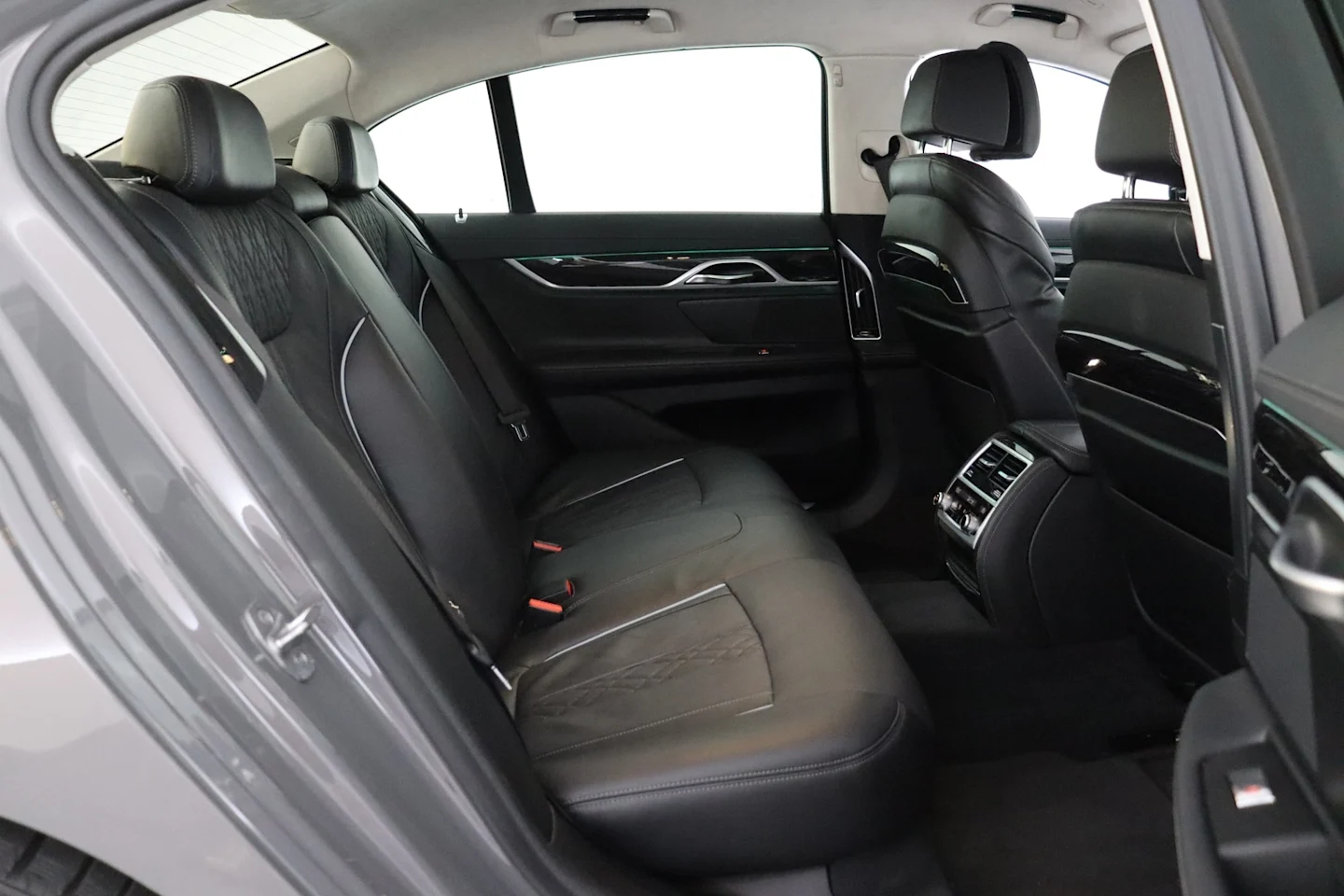 Car Image - 4n5DGxEY0OZAcxM1u6HMUb