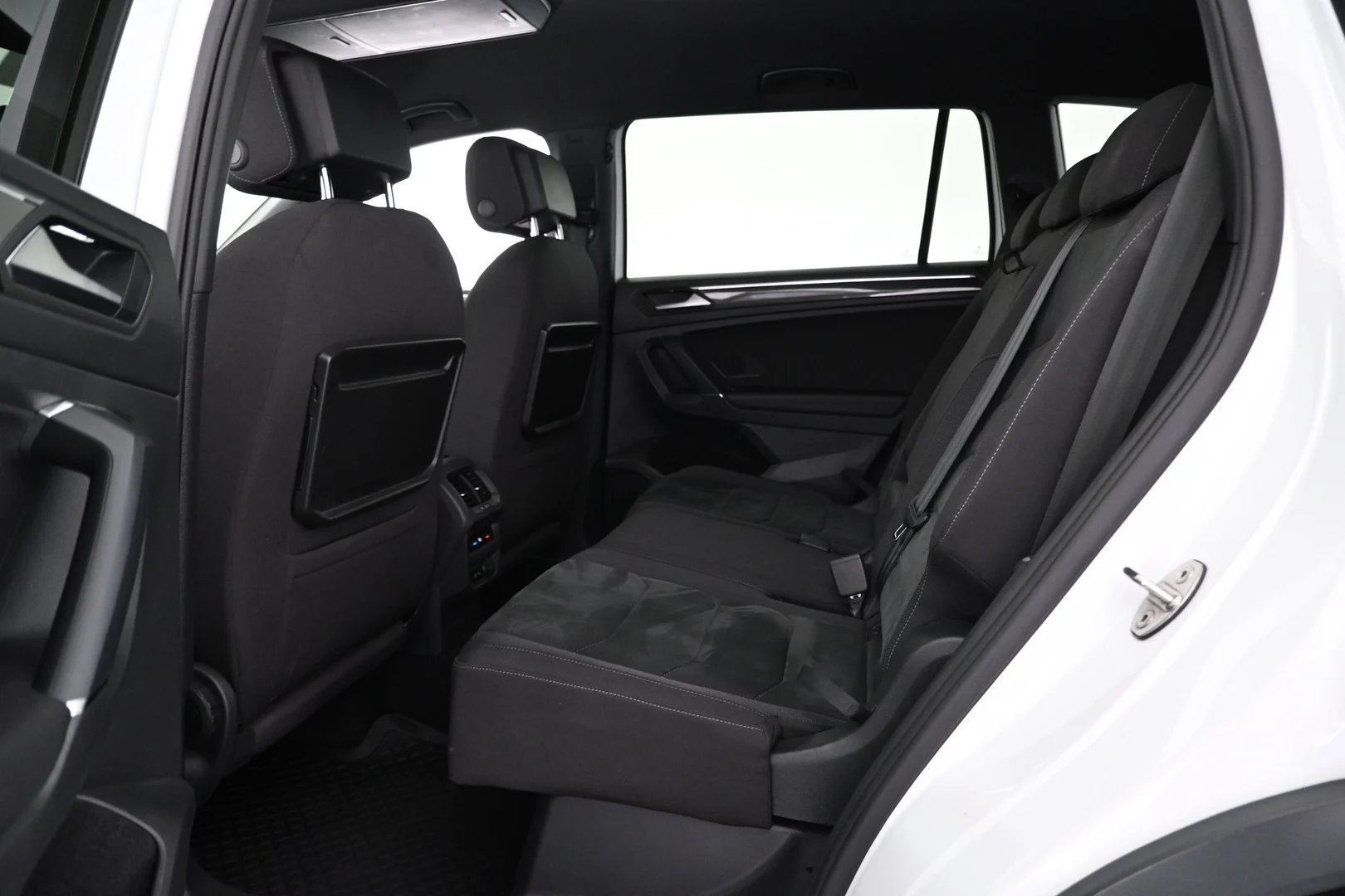 Car Image - 5c9vlWUNsqZvrsiSQ7G3Yj