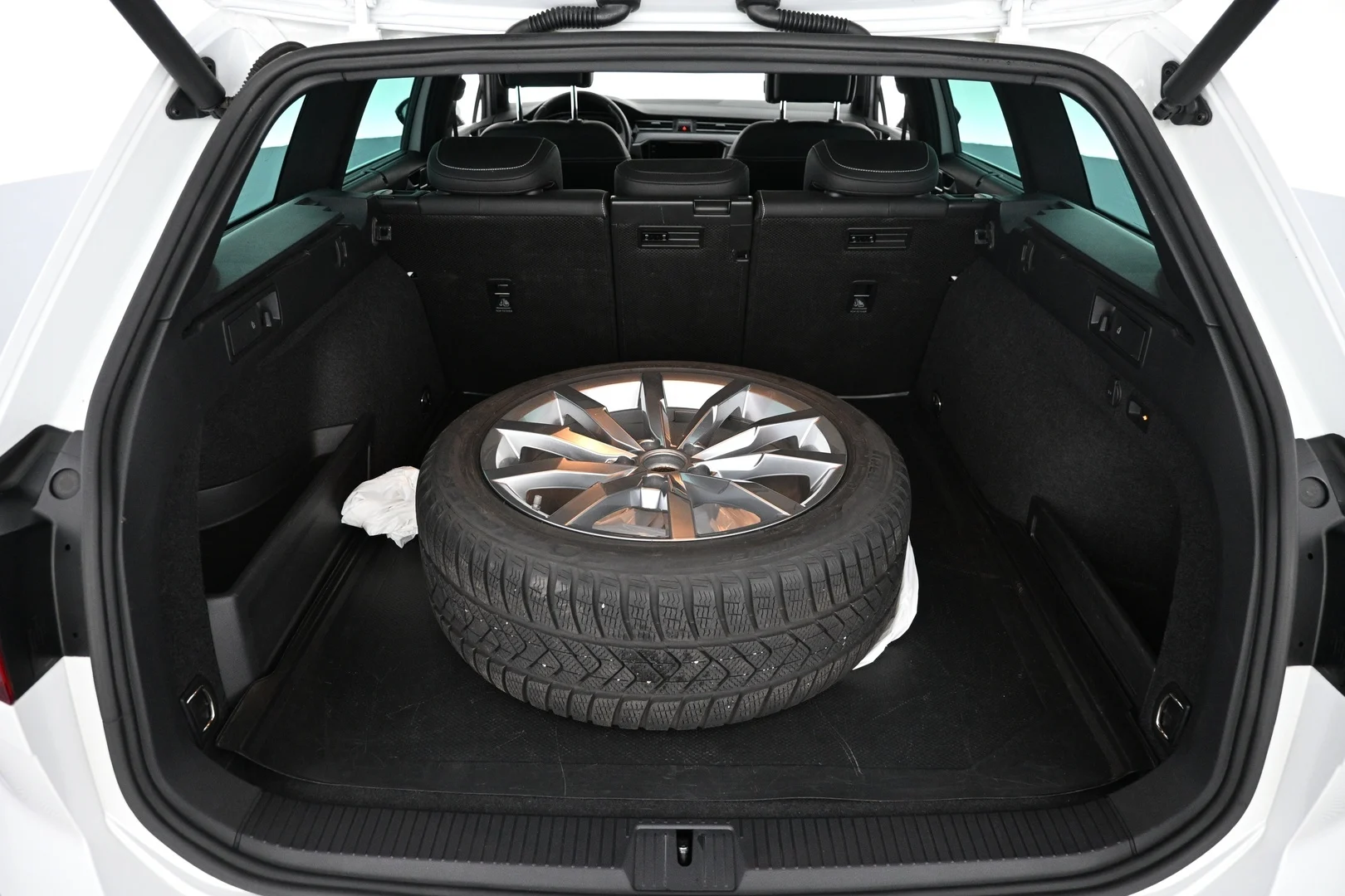 Car Image - 7Dlrm9B6xt6XNtJbBTeuEt