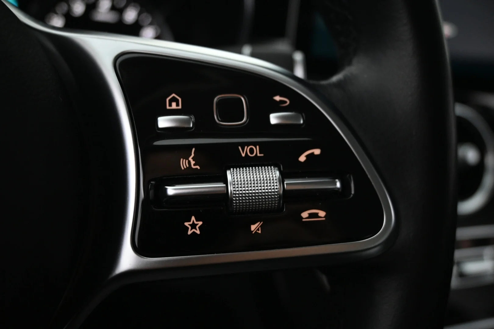 Car Image - 6L2UfYkk3FEEbngMHDtH2Z