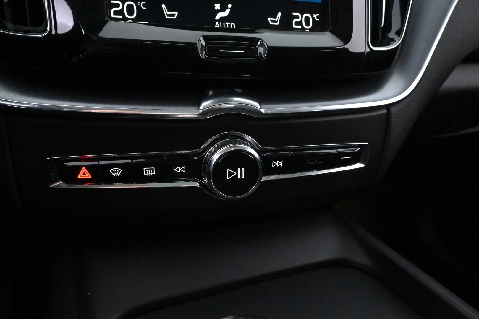 Car Image - 8Uq5UpF6b0Hrb57Fixt3t