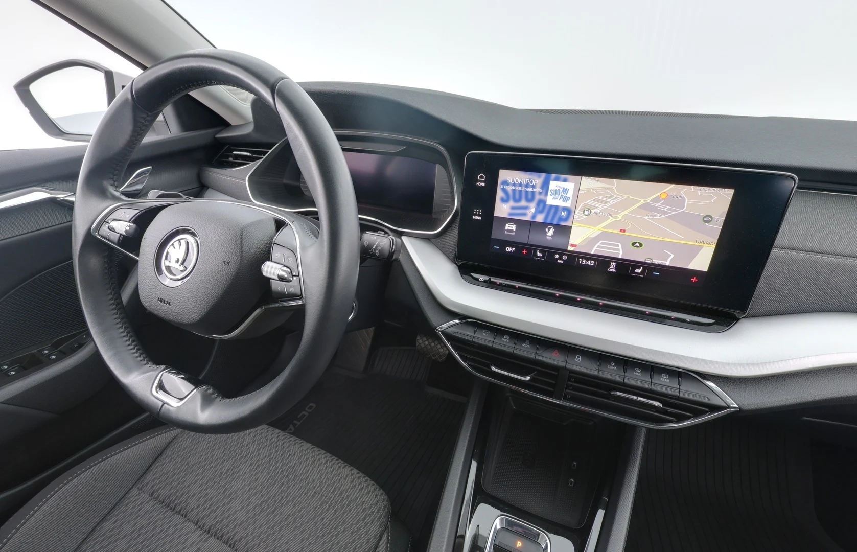 Car Image - 7uhLO6zCgqK79udeaDwj9N
