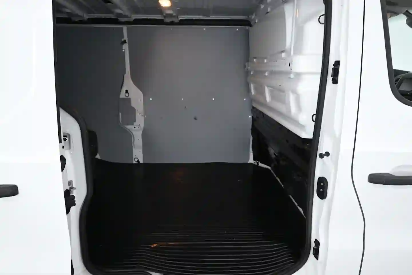 Car Image - 7yhX7HdyG0f0qEbLtIqBFL