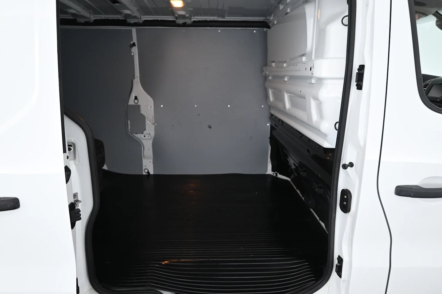 Car Image - 7yhX7HdyG0f0qEbLtIqBFL