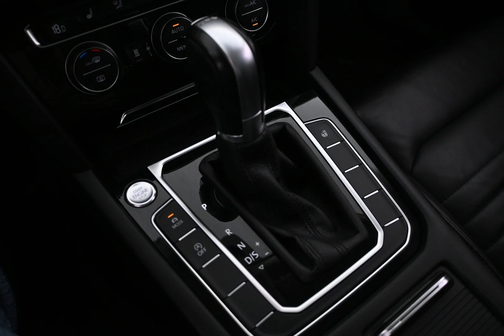 Car Image - 5NxMVwVyYpSEo1rQFb7P6b